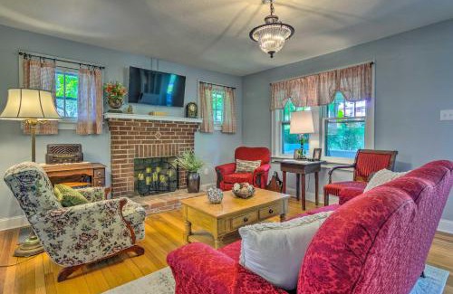 Mars Hill Maison | Restored Mars Hill Home on 1 Acre Walk to Town!