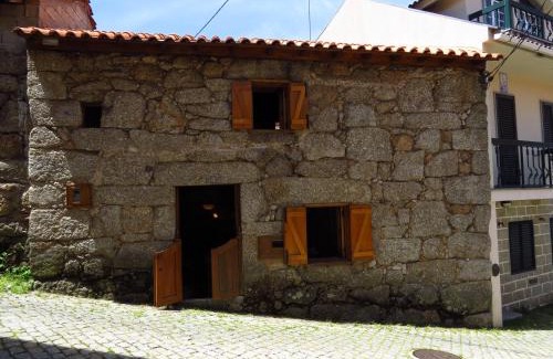 Lazarim Maison | Restored, rustic and rural mini cottage in typical Portuguese village