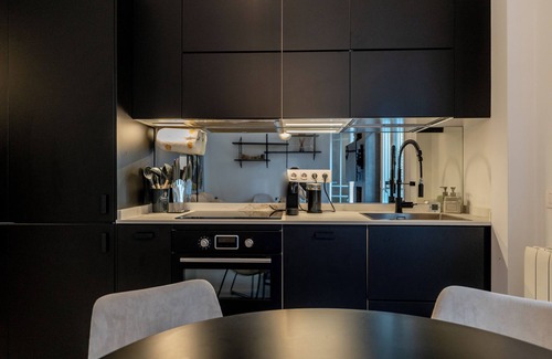 Ibiza Appartement | Retiro at Your Doorstep: Enjoy the Heart of Madrid