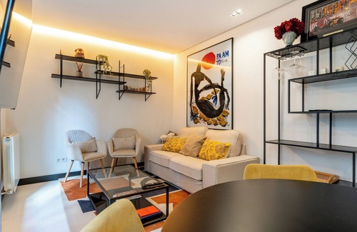 Ibiza Appartement | Retiro at Your Doorstep: Enjoy the Heart of Madrid