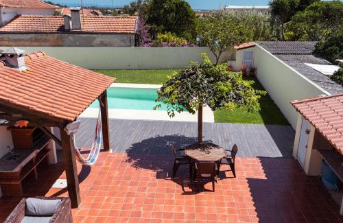 Murtosa Maison | Retiro da Atafona Beach Pool House Yellow