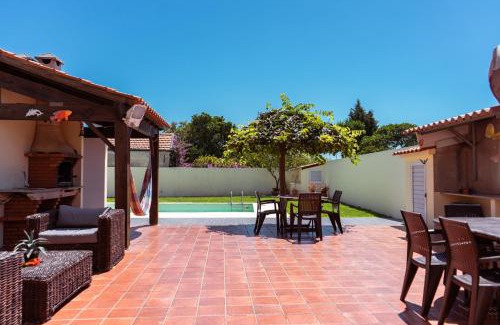 Murtosa Maison | Retiro da Atafona Beach Pool House Yellow