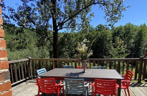 Saint-Martin-Cantales Maison | Retraite Naturelle au Bord de la Rivière