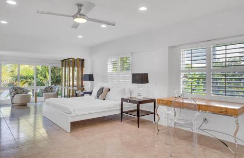 Barrier Island Maison | Retreat by Beach Waterfront Lago Key