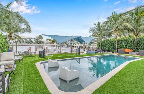 Barrier Island Maison | Retreat by Beach Waterfront Lago Key