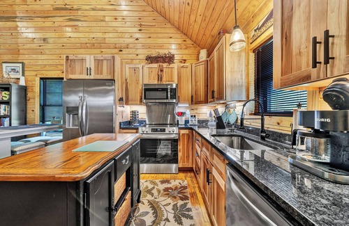 Craig Creek Cabine | Retreat By The Creek …near the charming town of New Castle and hiking trails
