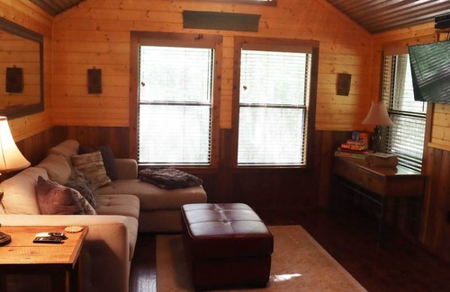 Brenham Cabine | Retreat Cabin features a Private Hot Tub at Scenic Hill Retreat