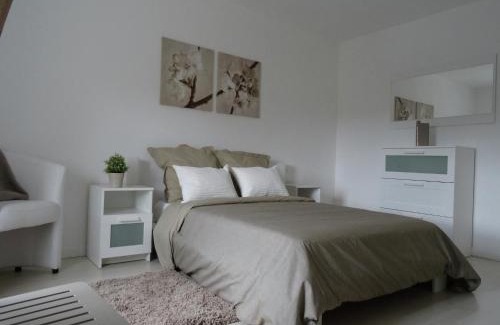 Beaumont-en-Veron Maison | Retreat in Beaumont-en-Véron