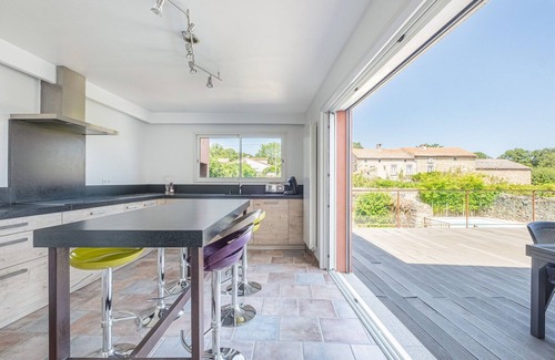 Saint-Denis Maison | Maison de caractère avec piscine dans un village