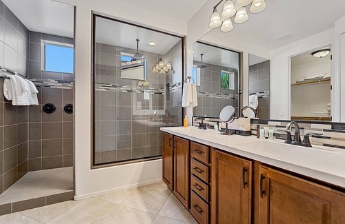 Greer Ranch Maison | NEW! Retreat In Surprise - LUX Home w/ PVT Pool & Lush Green Backyard