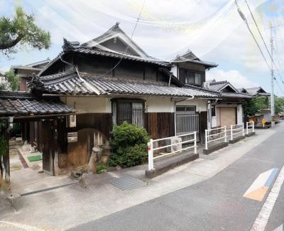 Kurashiki Appartement | Retreat KOBAYASHI Legendary 102-Year-Old Whole House in Kurashiki 11LLDDK倉敷の宿Retreat KOBAYASHI 1棟貸切 1日1組限定 11LLDDK 520平米 102年前の伝説の建物 瀬戸内芸術祭2025 直島 美観地区 最大10名 駐車場3台 ベッド8台