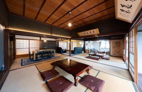 Kurashiki Appartement | Retreat KOBAYASHI Legendary 102-Year-Old Whole House in Kurashiki 11LLDDK倉敷の宿Retreat KOBAYASHI 1棟貸切 1日1組限定 11LLDDK 520平米 102年前の伝説の建物 瀬戸内芸術祭2025 直島 美観地区 最大10名 駐車場3台 ベッド8台