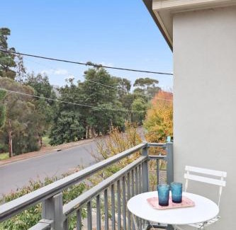 Newtown Maison | Retreat on Gairloch I Geelong River Hideaway