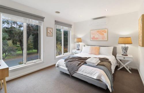 Newtown Maison | Retreat on Gairloch I Geelong River Hideaway