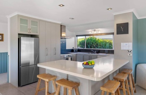 Hilltop Maison | Base: 8 Extra: $30 86 Harvey Street, Taupo