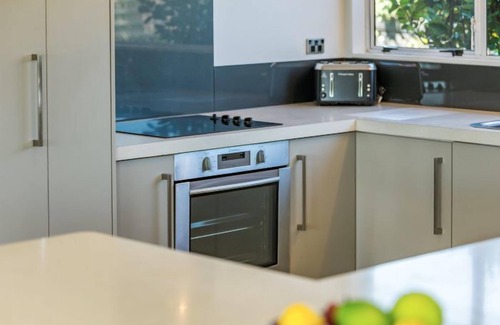 Hilltop Maison | Base: 8 Extra: $30 86 Harvey Street, Taupo