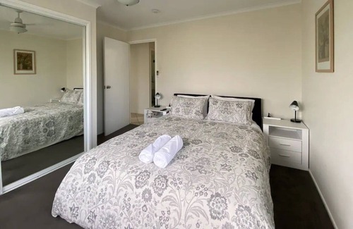 Slade Point Maison | RETREAT ON JANZ cheerful 4BR home, pool/games room