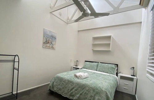 Slade Point Maison | RETREAT ON JANZ cheerful 4BR home, pool/games room