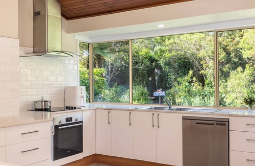 Fingal Bay Maison | Retreat on Pebble - Stay 3 Pay 2
