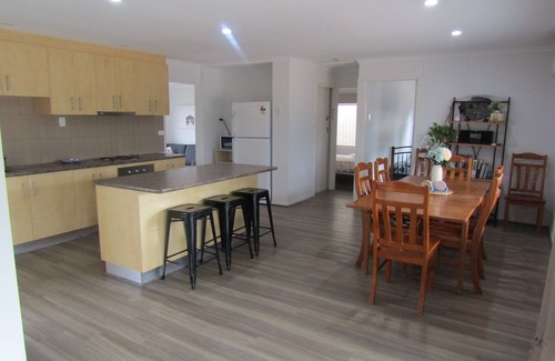 Port Vincent Maison | Retreat on Talbot - short walk to shops, pub and beach - Off Peak Special!