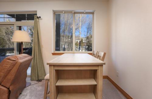 Willow Grove Maison | Retreat on the Blue Condo: Your Riverfront Retreat