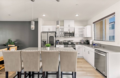 Ocean View Hills Maison | Retreat w/ EV Charger Pool, Gym, Workspace + More