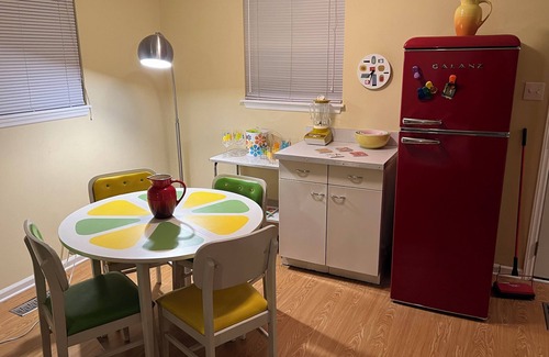Chapel Hill Maison | Retro 1-bedroom duplex in quiet Chapel Hill neighborhood