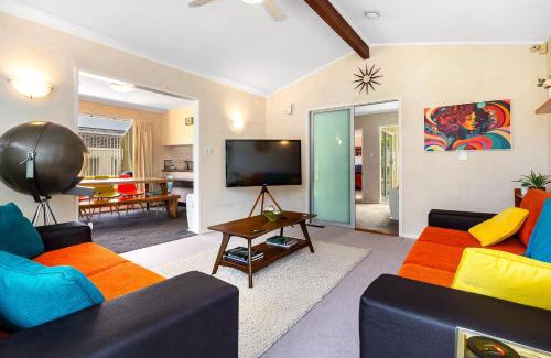 Whitby Maison | Retro 4 bedroom home, warm and welcoming, quiet location