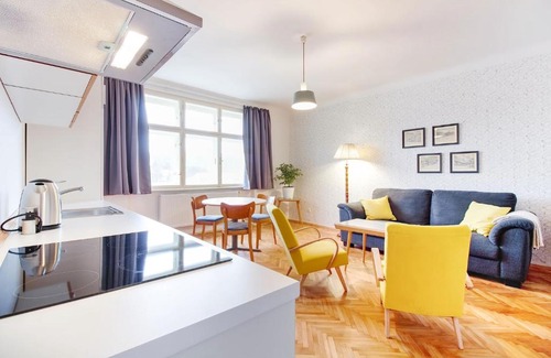 Brno Appartement | Retro Apartment with a View