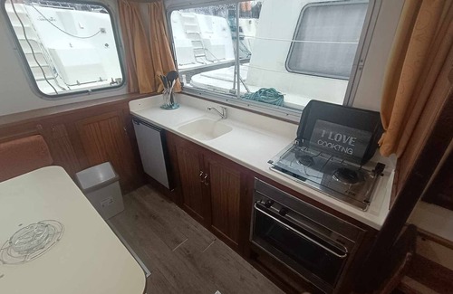 Pontailler-sur-Saone Location De Bateaux | Pénichette rétro amarrée à Pontailler-sur-Saône avec 5 couchages