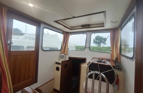 Pontailler-sur-Saone Location De Bateaux | Pénichette rétro amarrée à Pontailler-sur-Saône avec 5 couchages