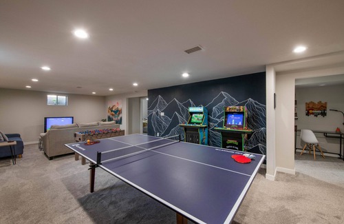 Lamar Heights Area Maison | Retro Family Hub - perfect for large groups! Arcade, Nostalgia, Ping Pong