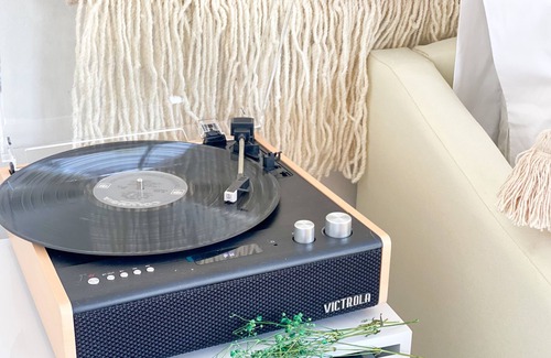 East Dubuque Appartement | Retro floating cabin on river backwaters. HOT TUB!