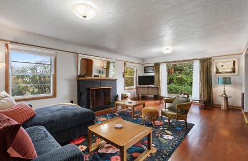 Starcrest Maison | Retro Getaway In Hazel Dell