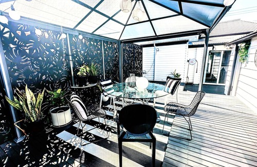 Cessnock Maison | Retro Hidden Gem 10 mins to Wineries