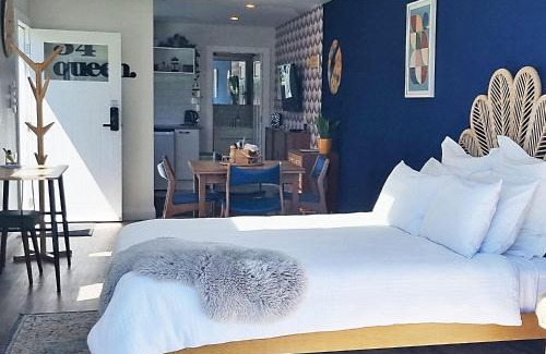 Papakura Maison | Retro on Queen, Papakura