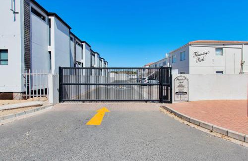Langebaan Appartement | Retro Rest - walking distance to Beach, Langebaan