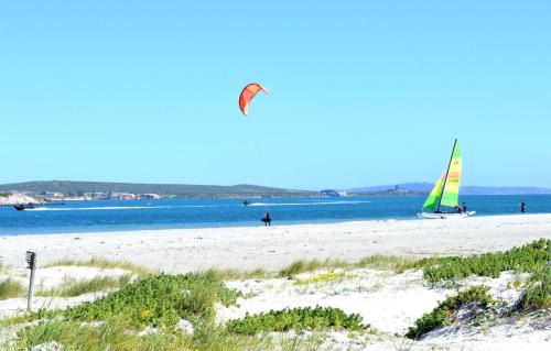 Langebaan Appartement | Retro Rest - walking distance to Beach, Langebaan
