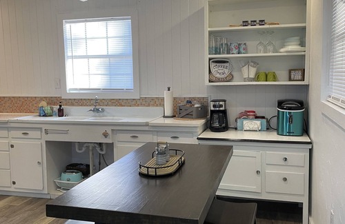 Avinger Maison | Retro Retreat at Lake of the Pines