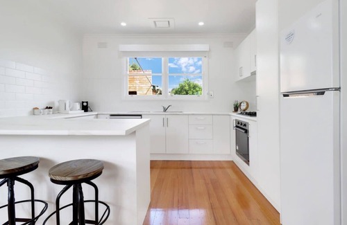 Manifold Heights Maison | Retro Retreat I Geelong Home Ideal for Families