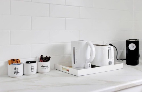 Manifold Heights Maison | Retro Retreat I Geelong Home Ideal for Families
