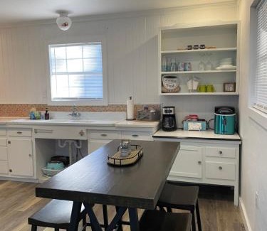 Avinger Maison | Retro Retreat