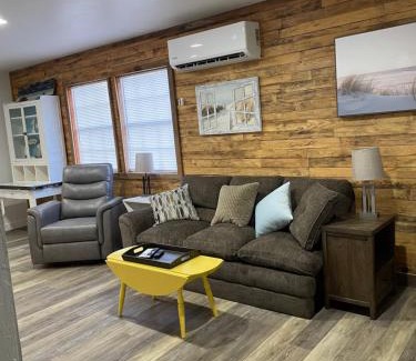 Avinger Maison | Retro Retreat