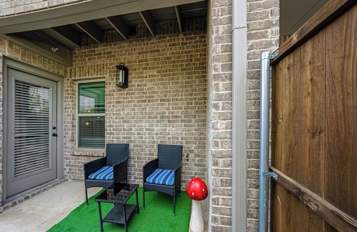 Lewisville Maison | Retro Living
