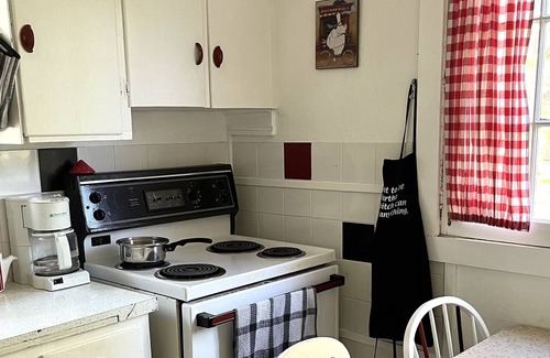 Victoria Beach Cabine | Retro VB Cottage