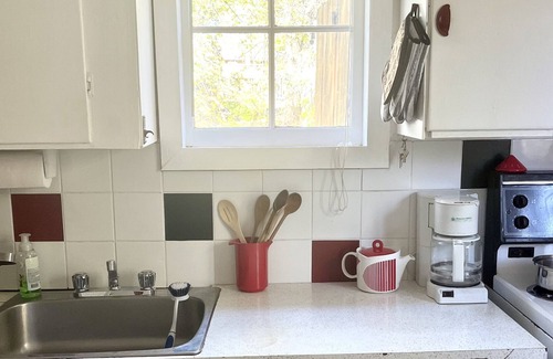 Victoria Beach Cabine | Retro VB Cottage