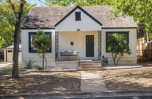 Zilker Maison | Retro Vibes & Zilker Views: Music House by ACL