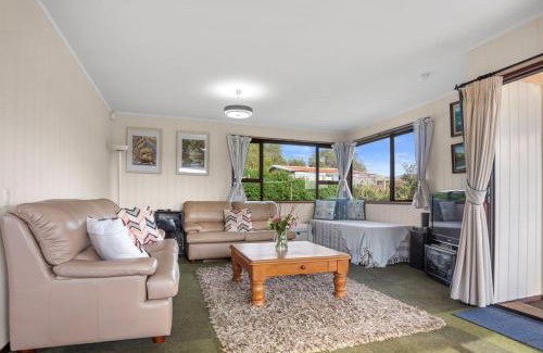 Whangamata Maison | Retro Whanga Charm