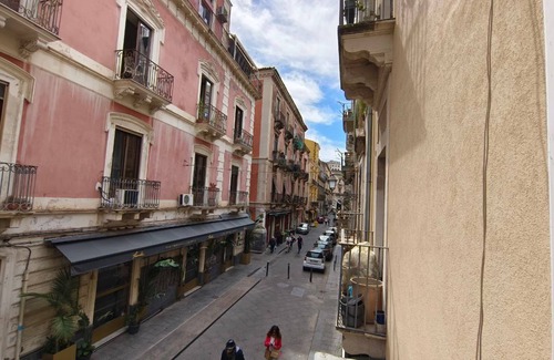 Catania City Centre Appartement | RETROETNEA - Retro-style Apartment in historic center with 2 connecting bedrooms