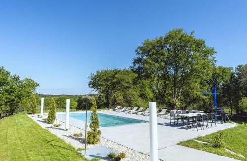 Monterroso Maison | Reverence Villas Fufin